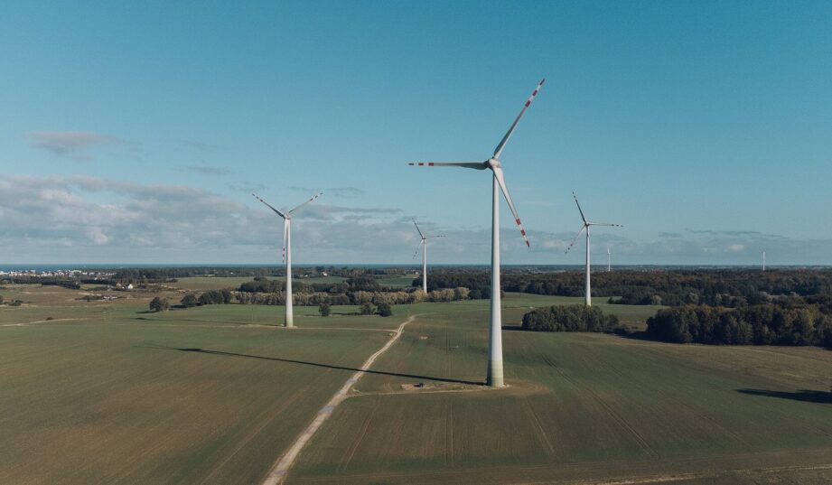 Branża logistyczna stawia na wiatr: podpisano jedną z największych um&oacute;w PPA w Polsce
