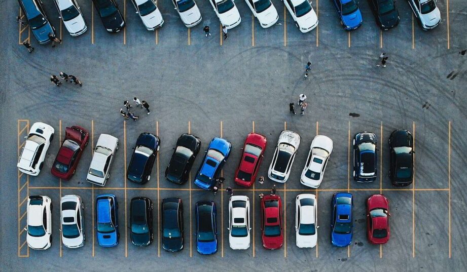 Nie będzie zakazu sprzedaży aut spalinowych po 2035 r. Komisja Europejska ma nową propozycję