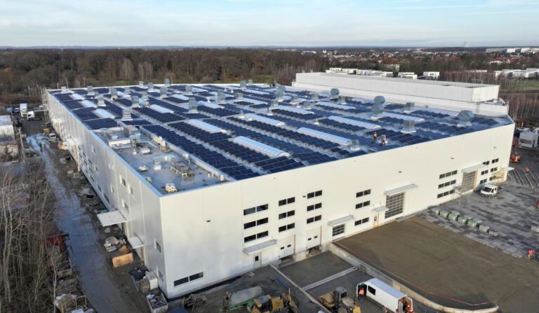 We Wrocławiu powstaje fabryka paneli PV w niszowej technologii. A inwestor już planuje kolejne przedsięwzięcia