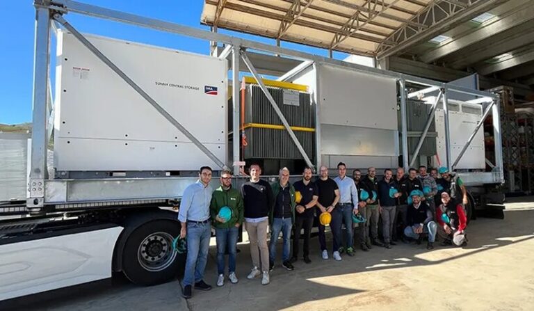 SMA prezentuje zintegrowaną stację średniego napięcia dla projekt&oacute;w PV i BESS