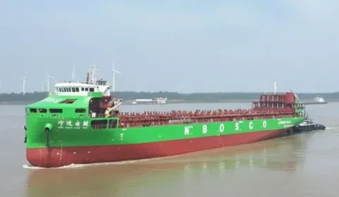 Chiny testują największy na świecie elektryczny kontenerowiec