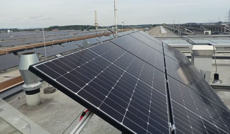 Tak kształtowały się ceny paneli PV i falownik&oacute;w na koniec 2025