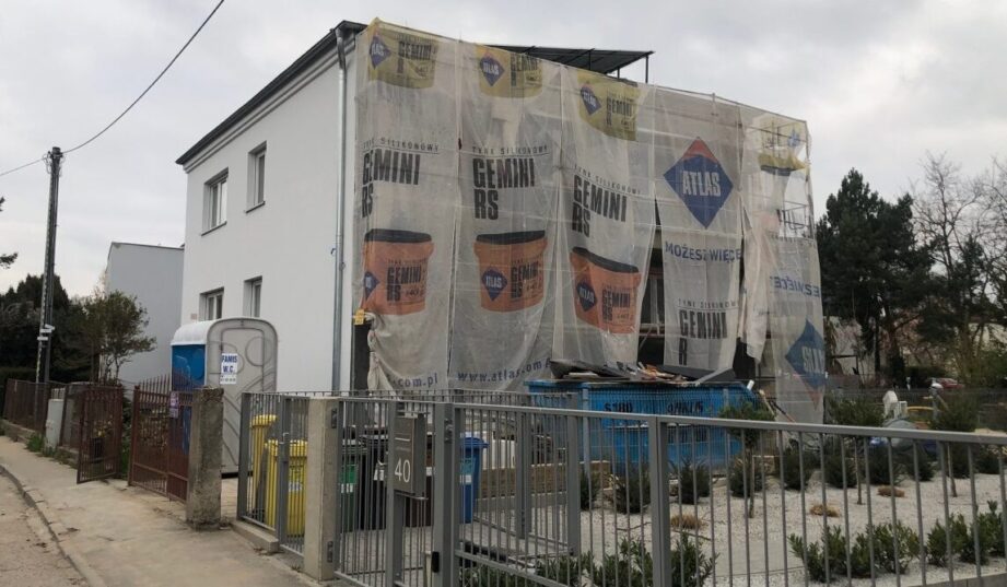 Sp&oacute;r podwykonawcy z firmą fotowoltaiczną. Sąd wydał nakaz zapłaty