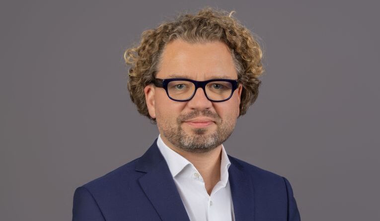 Magazyny energii, cyberbezpieczeństwo i inteligentne zarządzanie energią. Krajobraz rynku PV w 2026