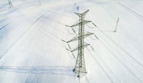 Najwięksi odbiorcy prądu przyłączeni bezpośrednio do sieci przesyłowej? PSE i ME dyskutują zmiany w taryfach