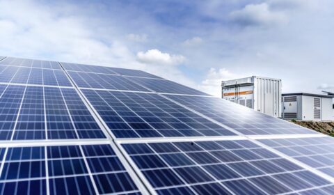 Chińczycy z kontraktem na falowniki dla największej farmy PV w Polsce