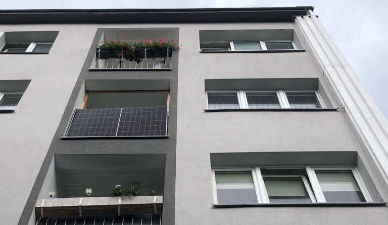 Balkonowi prosumenci mogą zaoszczędzić ponad 700 zł. Kiedy zwrot z inwestycji?