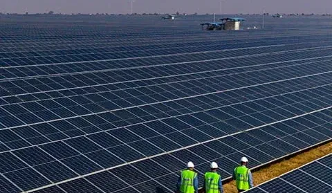 Farma OZE siedmiokrotnie większa od Paryża? Indie biją nowy rekord