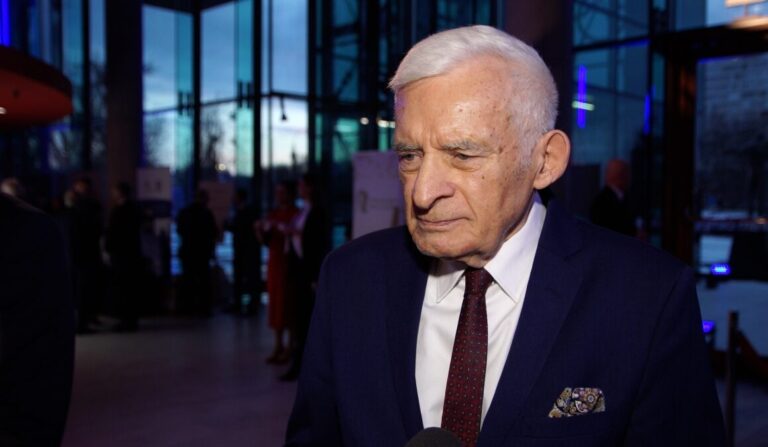 Zielony wod&oacute;r i amoniak napędzą transformację. Rynek potrzebuje wsparcia