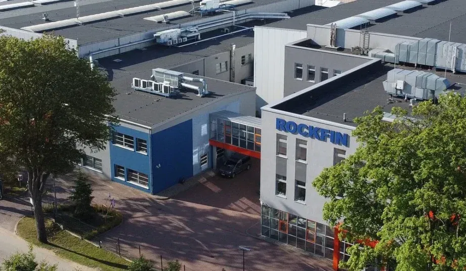 Rockfin przechodzi w ręce Capmont i funduszu Rafała Brzoski