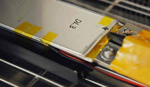 Najbardziej obiecujący europejski bateryjny startup ogłosił wyniki test&oacute;w swoich ogniw