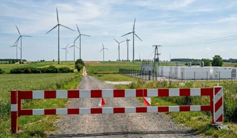 Trzy bariery zielonej rewolucji. Sieci, surowce i geopolityka mogą spowolnić rozw&oacute;j OZE