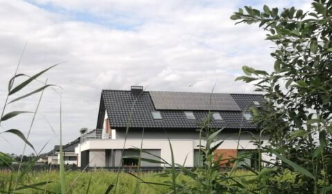 Tanie kredyty dla dom&oacute;w i firm na fotowoltaikę i auta elektryczne