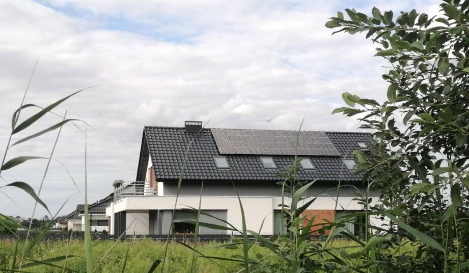 Tanie kredyty dla dom&oacute;w i firm na fotowoltaikę i auta elektryczne