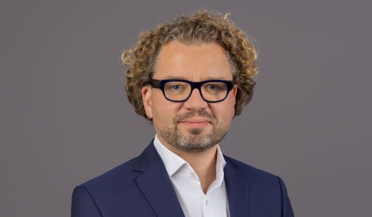 Falowniki pod presją. Jak chronić instalacje OZE przed cyberatakami?