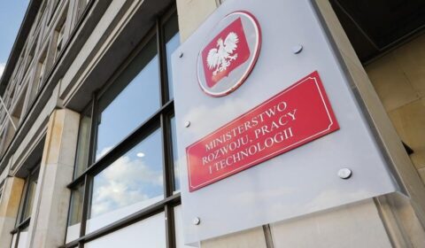 Rząd m&oacute;wi o wsparciu magazyn&oacute;w energii, jednak teraz znowu pr&oacute;buje je zablokować