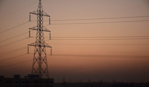 Duży wzrost obrot&oacute;w na TGE w lutym. Ceny energii spadły