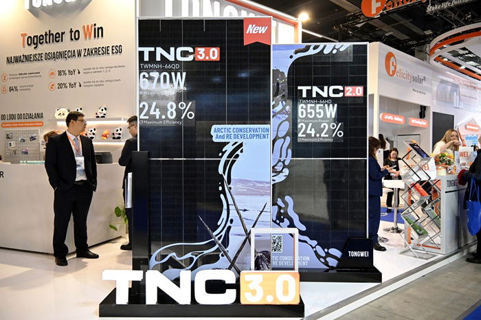 Moduły fotowoltaiczne Tongwei na tartach Enex 2026