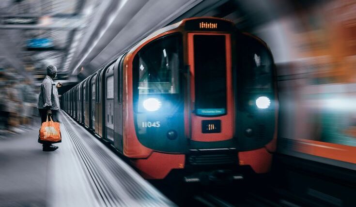 Linia bezpośrednia w brytyjskiej wersji. Fotowoltaika zasili metro w Londynie&nbsp;