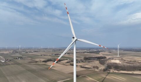 Nowa farma wiatrowa koło Sieradza zaczyna produkcję energii