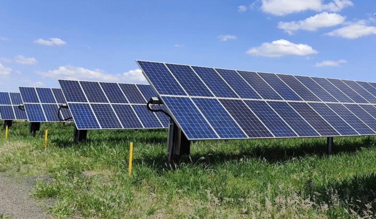 Złącza PV w instalacjach fotowoltaicznych - dlaczego producenci paneli zalecają dedykowane rozwiązania?