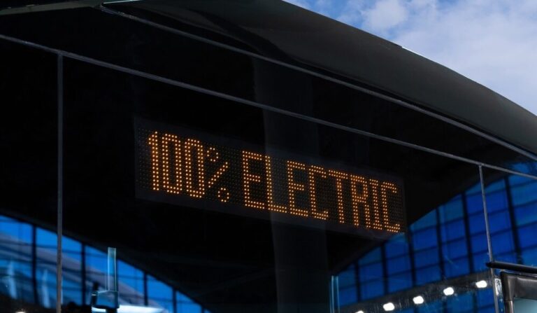 Wiejska gmina wprowadza pierwszy w Polsce 15-metrowy autobus elektryczny