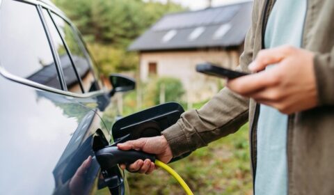 Masz fotowoltaikę? Sprawdź, kiedy włączyć pralkę i naładować auto &ndash; nowa mapa IMGW