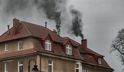 Organizacje apelują o reformę programu Czyste Powietrze. Spada liczba wniosk&oacute;w i zaufanie społeczne