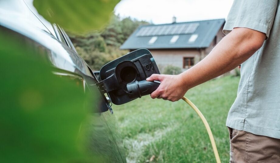 Początek 2026 przyni&oacute;sł wzrost liczby pojazd&oacute;w elektrycznych w Polsce