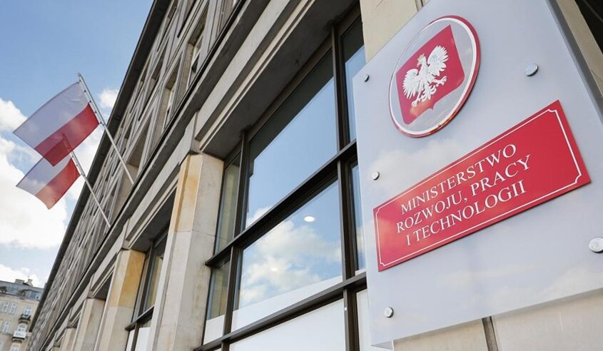 Nowe wymogi dla magazyn&oacute;w energii. Na jakim etapie są prace ministerstwa?