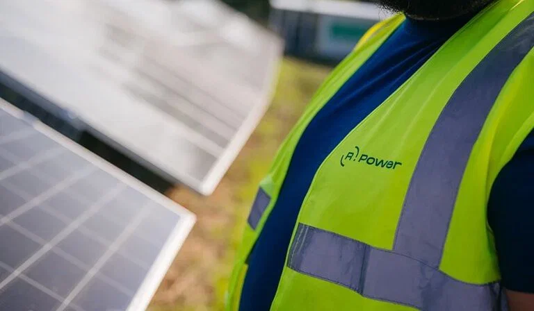 R.Power z kolejnym finansowaniem na farmy fotowoltaiczne i magazyny energii