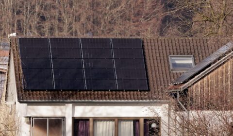 Duży spadek miesięcznej stawki za prąd od prosument&oacute;w