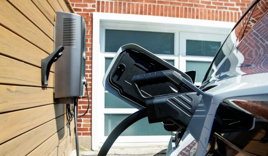 Samoch&oacute;d jako magazyn energii. Dwukierunkowe ładowarki były zbyt drogie, ale to zaczyna się zmieniać