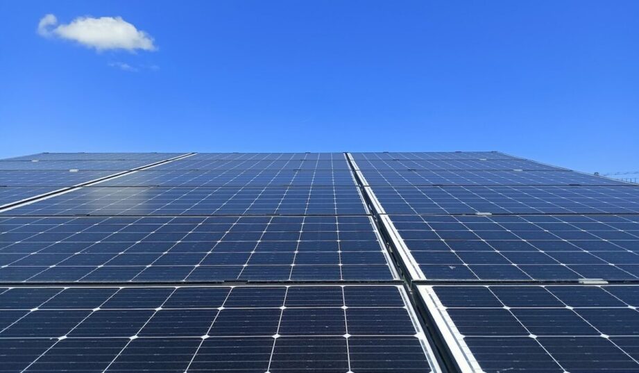 Podaż energii z OZE była większa niż popyt. Ceny energii mieliśmy najniższe w Europie