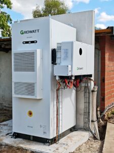 Rozwiązanie oparte na Growatt WIT 29.9–50K-XHU oraz szafie bateryjnej AXE 60.0H-1HT-S1