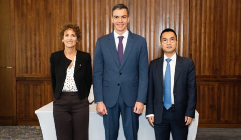 Chiński gigant zbuduje w Hiszpanii gigafabrykę magazyn&oacute;w energii za 400 mln euro