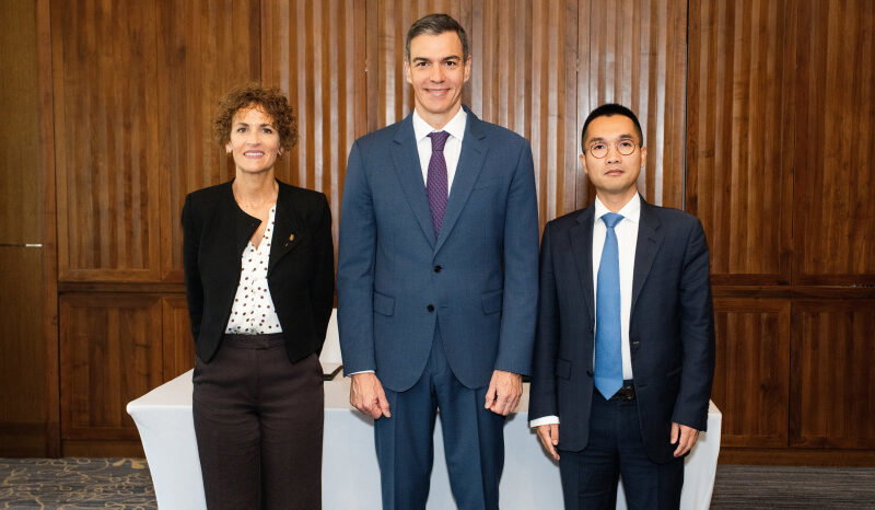 Chiński gigant zbuduje w Hiszpanii gigafabrykę magazyn&oacute;w energii za 400 mln euro