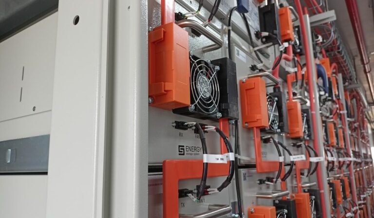 W Polsce mamy ponad 100 tysięcy magazyn&oacute;w energii. Ile przybyło w 2025?