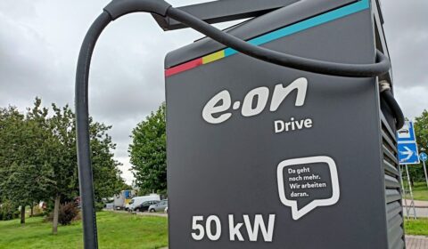 Niemcy inwestują 500 mln euro w ładowanie przy blokach