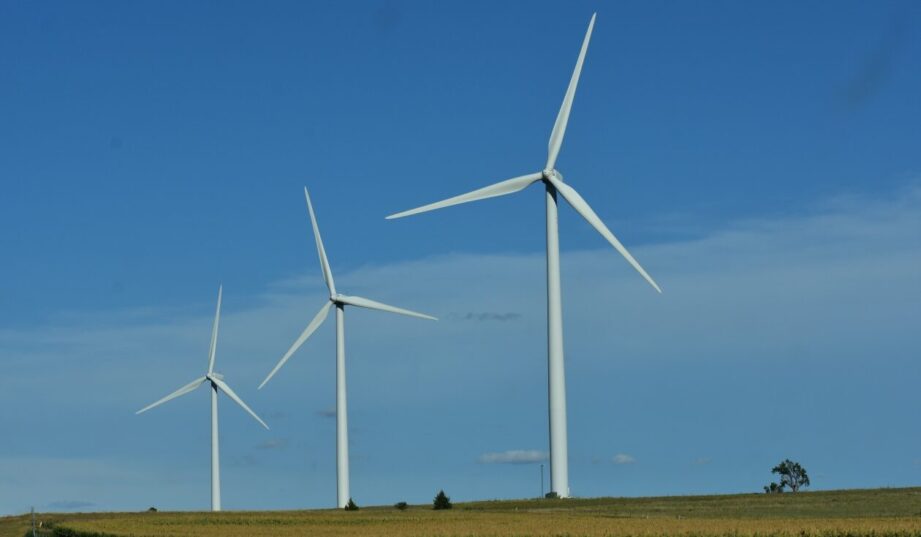 Wojsko blokuje budowę farm wiatrowych. Samorządy m&oacute;wią o utraconych korzyściach