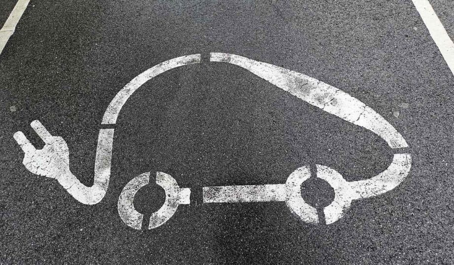 Zakończono nab&oacute;r w programie NaszEauto. Ponad 41 tys. wniosk&oacute;w o dofinansowanie