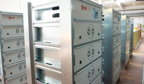 Corab otworzył fabrykę magazyn&oacute;w energii pod Wrocławiem. Moc produkcyjna sięgnie 1 GWh rocznie