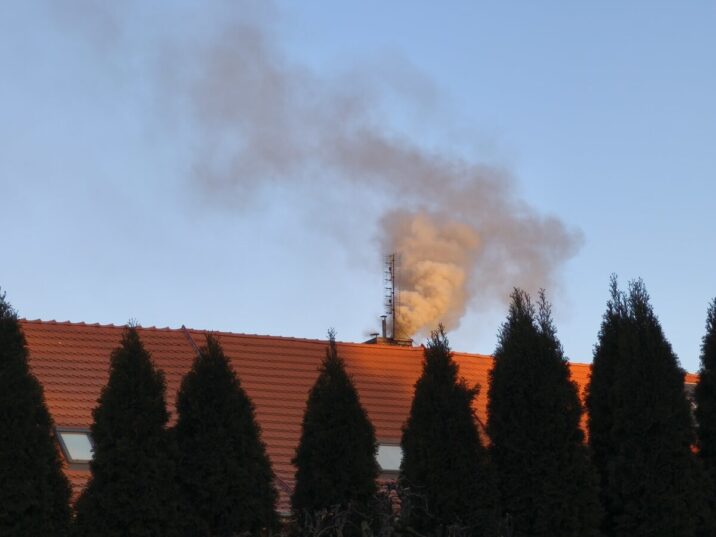 Alarmujące pomiary w Warszawie. Zanieczyszczenie powietrza przekracza normy w całym mieście