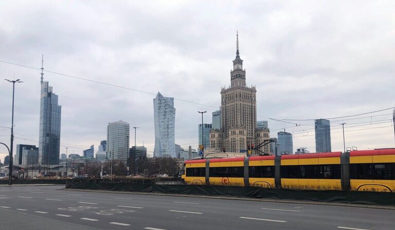 Stoen dostanie pieniądze na rozbudowę sieci pod stacje ładowania w Warszawie