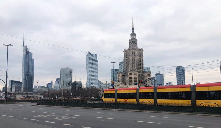 Stoen dostanie pieniądze na rozbudowę sieci pod stacje ładowania w Warszawie