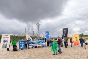 Akcja zorganizowana przez przedstawicieli organizacji zajmujących się ochroną rzek w rejonie Elektrowni Kozienice Akcja zorganizowana przez przedstawicieli organizacji zajmujących się ochroną rzek w rejonie Elektrowni Kozienice