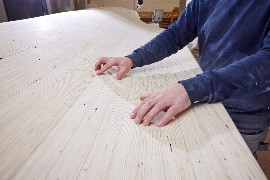 Łopata turbiny wiatrowej z drewna klejonego warstwowo (Laminated Veneer Lumber, LVL), fot. Voodin Blades