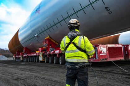 Giganty dla morskich wiatrak&oacute;w. Polska wykorzystuje nowoczesną logistykę XXL