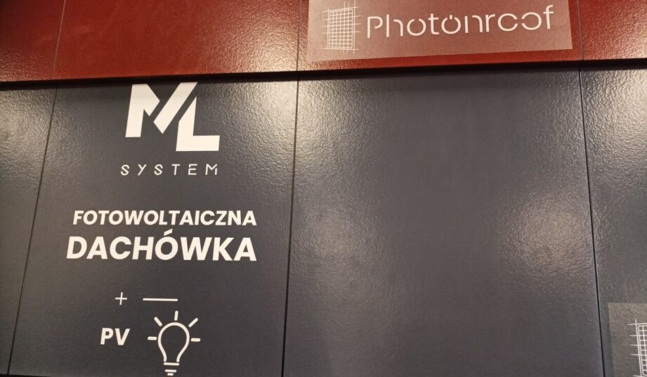 Fotowoltaiczne dach&oacute;wki. Polski producent z dużym kontraktem