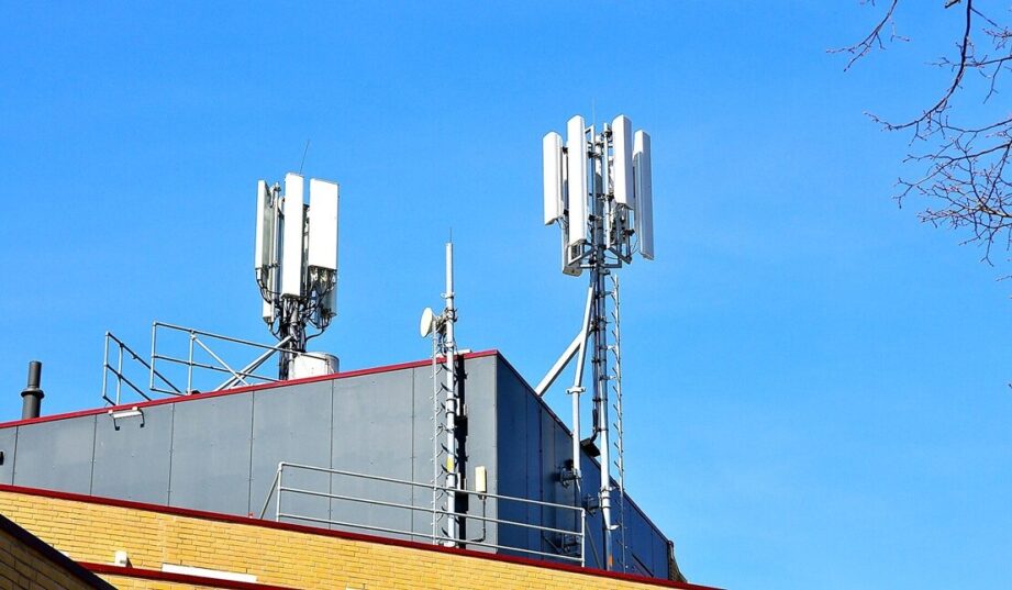 Promieniowanie z 5G i Wi‑Fi budzi emocje. Co wiadomo o jego wpływie na zdrowie?